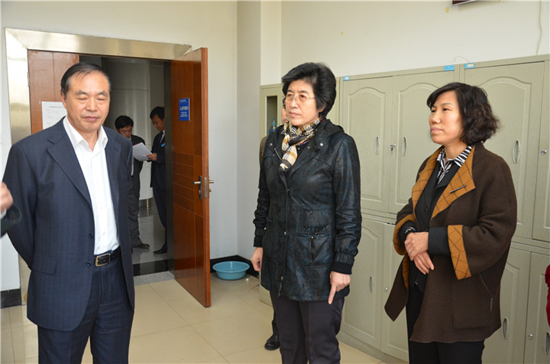 吉林省人大常委会副主任车秀兰一行来吉林大学视察